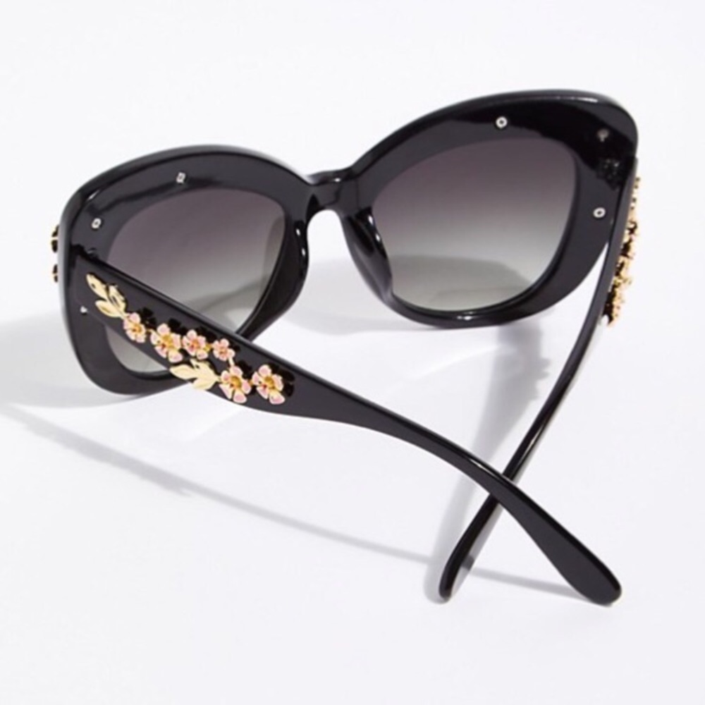 🌸They’re Back!!🌸 5⭐️Floreat Embellished Sunnies - Picture 4 of 4